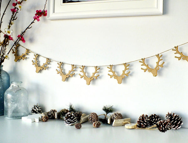 Wooden Stag Bunting - Hanging Christmas Garland Decoration Front