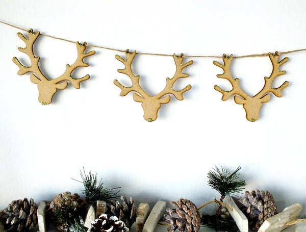 Wooden Stag Bunting - Hanging Christmas Garland Decoration Close 1